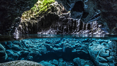 Пещера на острове Занзибар в Танзании