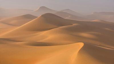 Туманное утро в пустыне Руб-эль-Хали, ОАЭ