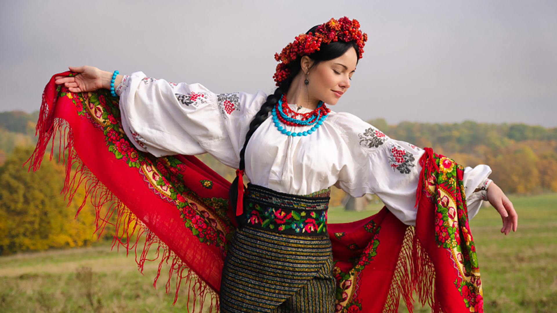 Традиционный украинский костюм женский