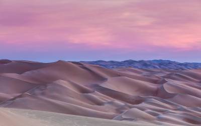 Пустыня и розовое небо