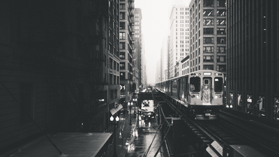 поезд, город, чёрно белое фото